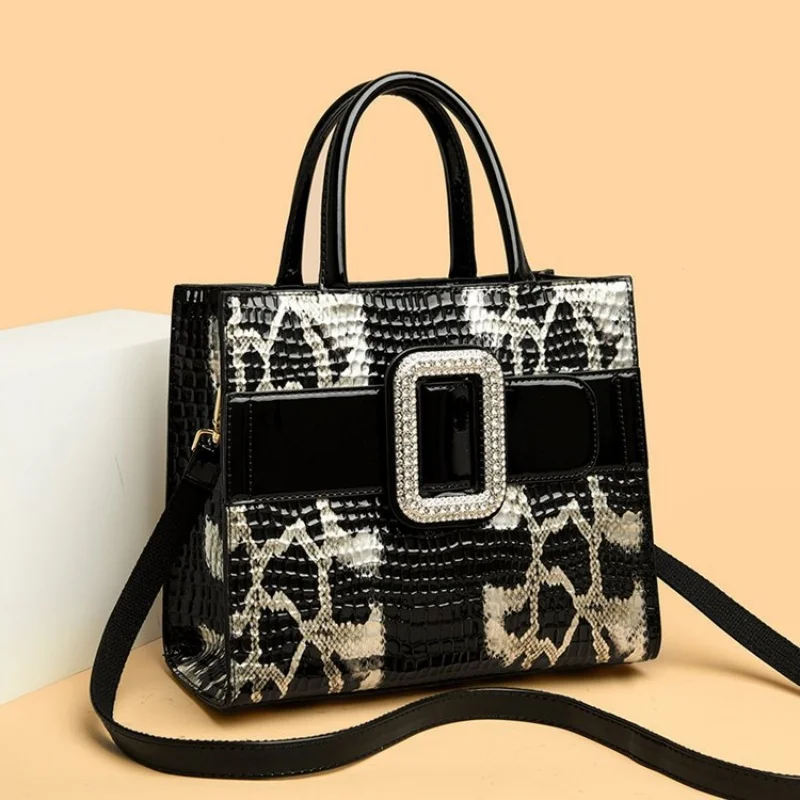 

2024 Luxury New Design Fashion Women's Handbag Elegant Ladies Trendy Crossbody Bags Good Sense Serpentine Print Large Capacity S