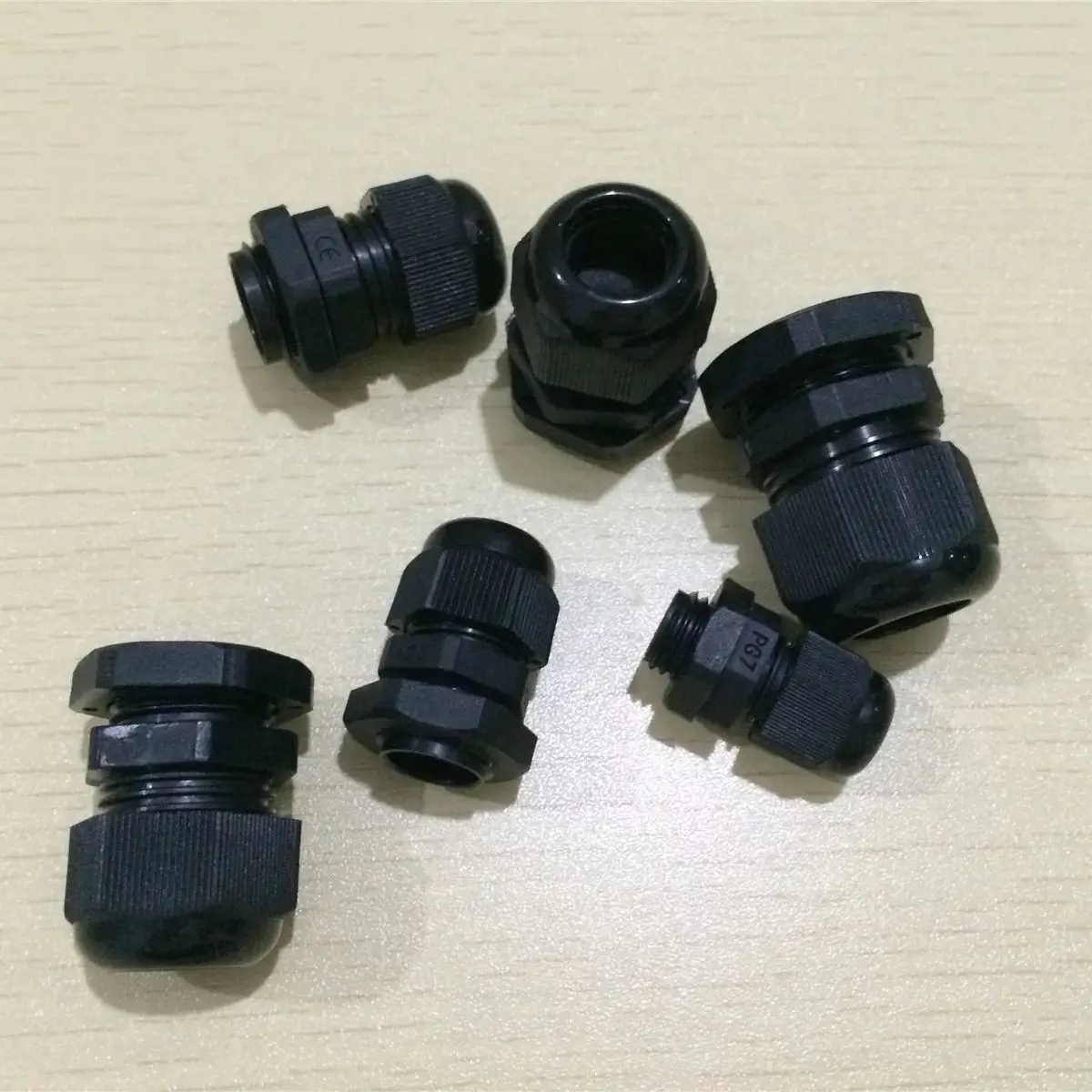 25-100PCS PG7 PG9 PG11 PG13.5 PG16 PG19 PG21 PG25 Black Waterproof Cable Gland Wire Connector For Cable Ranges From 3.5-22mm