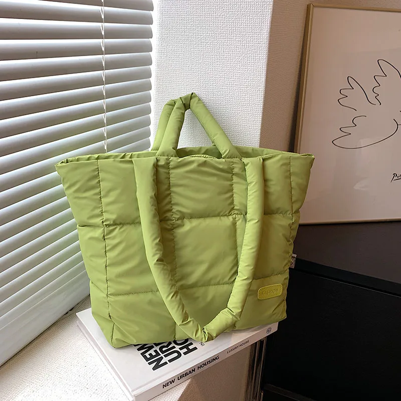 

Fashion Large Capacity Padded Shoulder Bag Woman Designer Quilted Puffer Down Cotton Handbag Winter Soft Puffy Tote Big Purse
