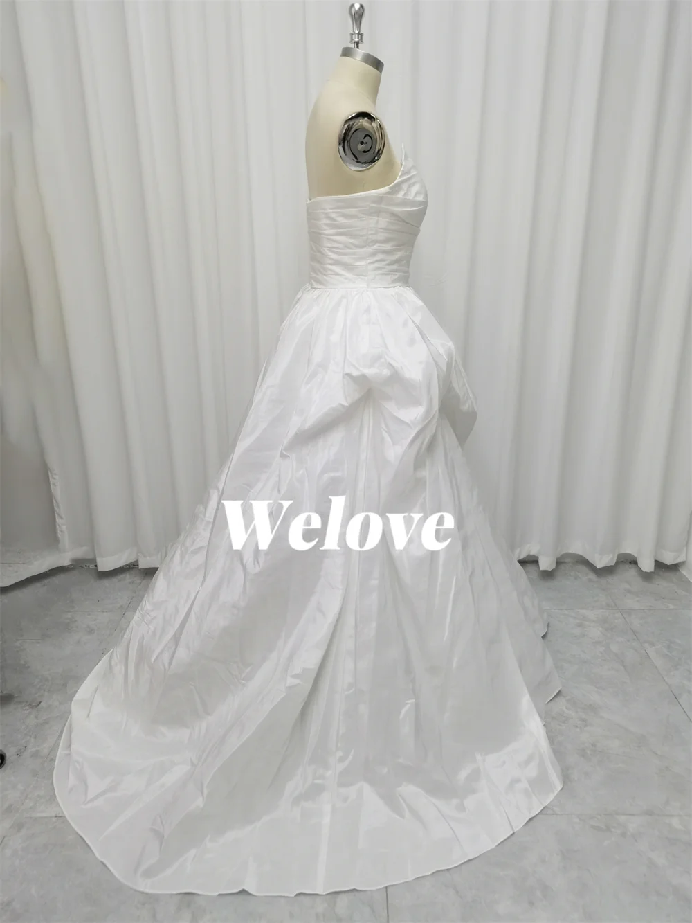 Рисунок 6 - Женское простое свадебное платье без бретелек