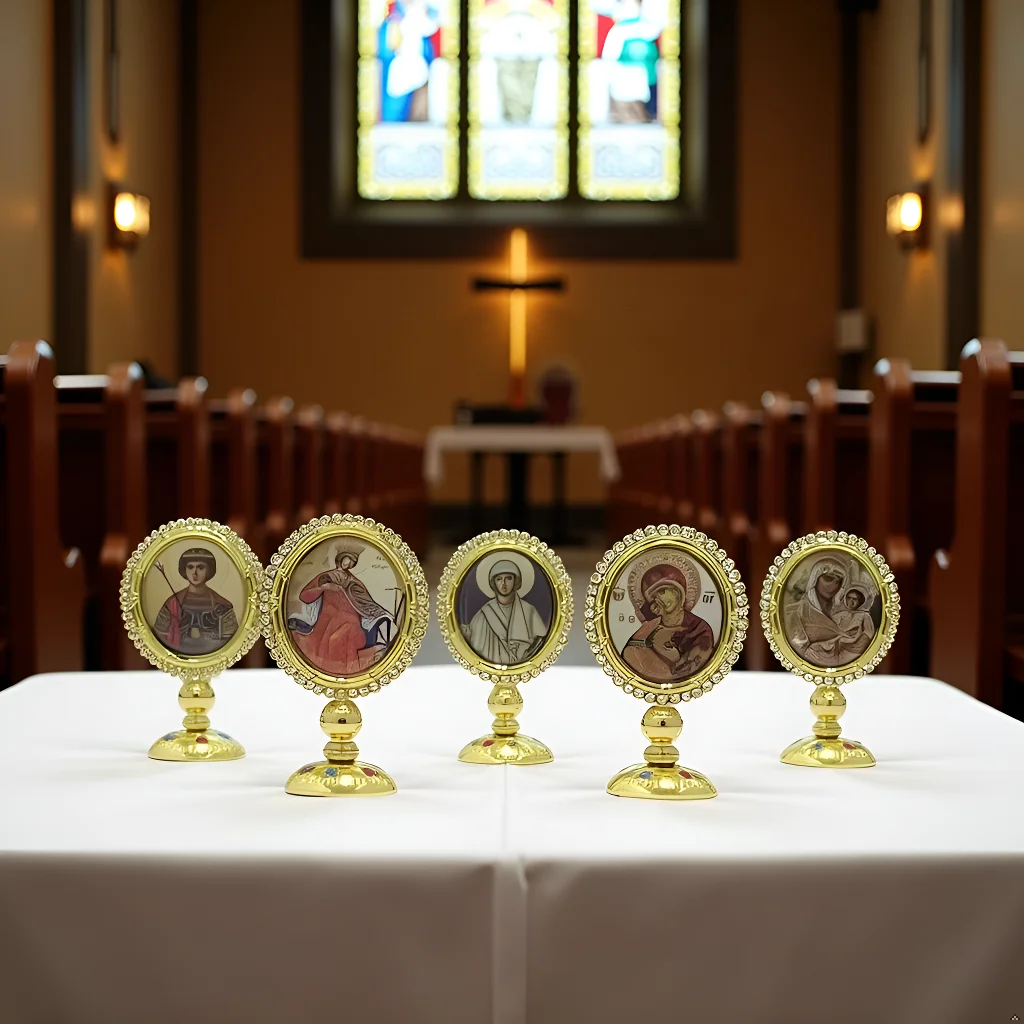 HTISOK 3,35" Ost-orthodoxes Symbol mit Zinklegierungs-Strasssteinen und vergoldeter Saints-Stick-On-Basis der Jungfrau Maria für das Armaturenbrett des Autos – Detail 5