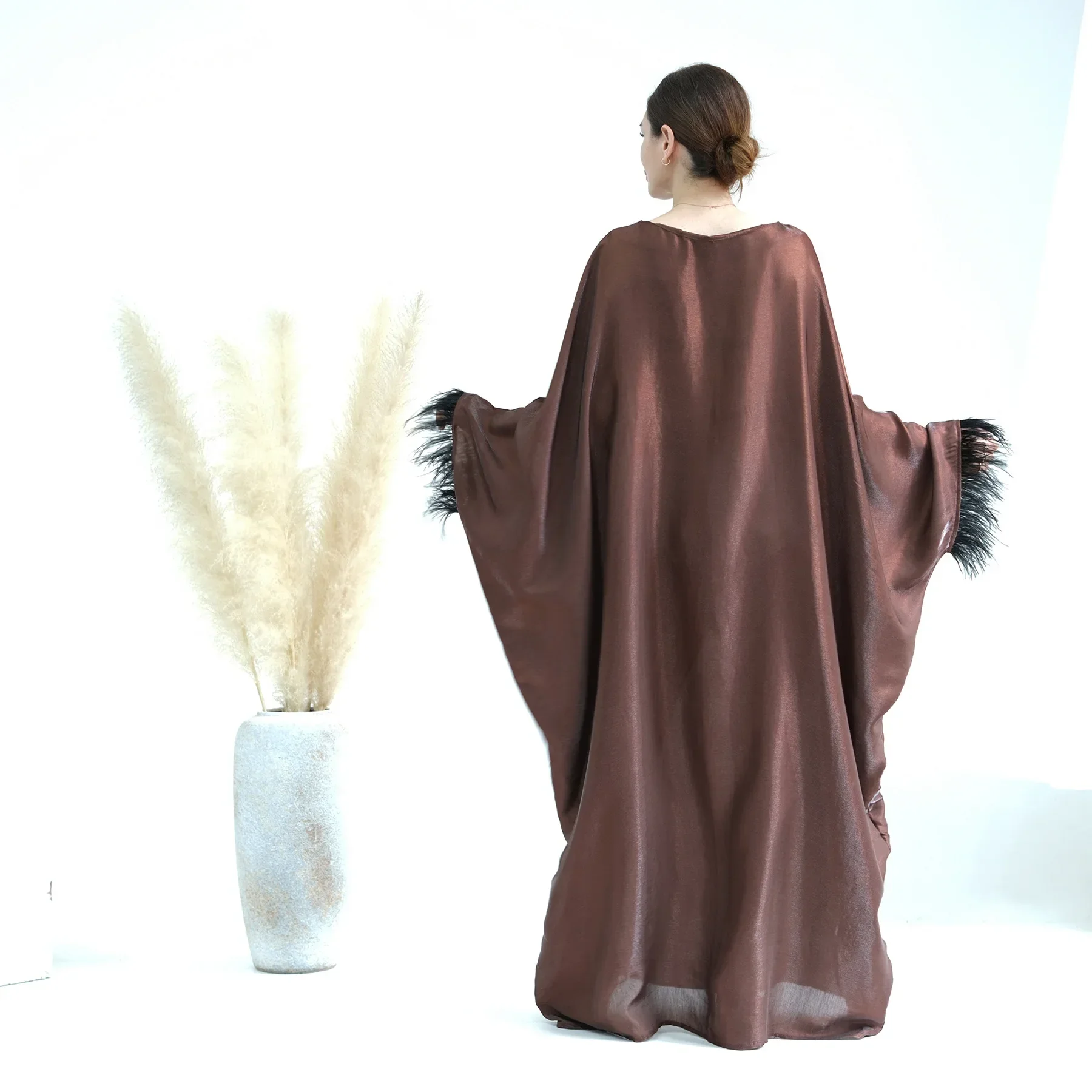 Shiny Batwing Abaya Dubai Luxury Muslim Dresses for Women Evening Party Dress Feathers Sleeves Islamic Clothing Kaftan Ramadan
