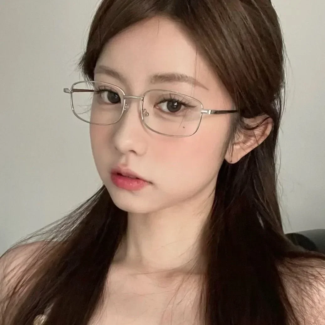 Japanese%20Style%20Haruku%20Square%20Frame%20for%20Women%20No%20Makeup%20Y2K%20Metal%20Anti-blue%20Men%20Retro%20Reading%20Glasses%20-%20Image%206