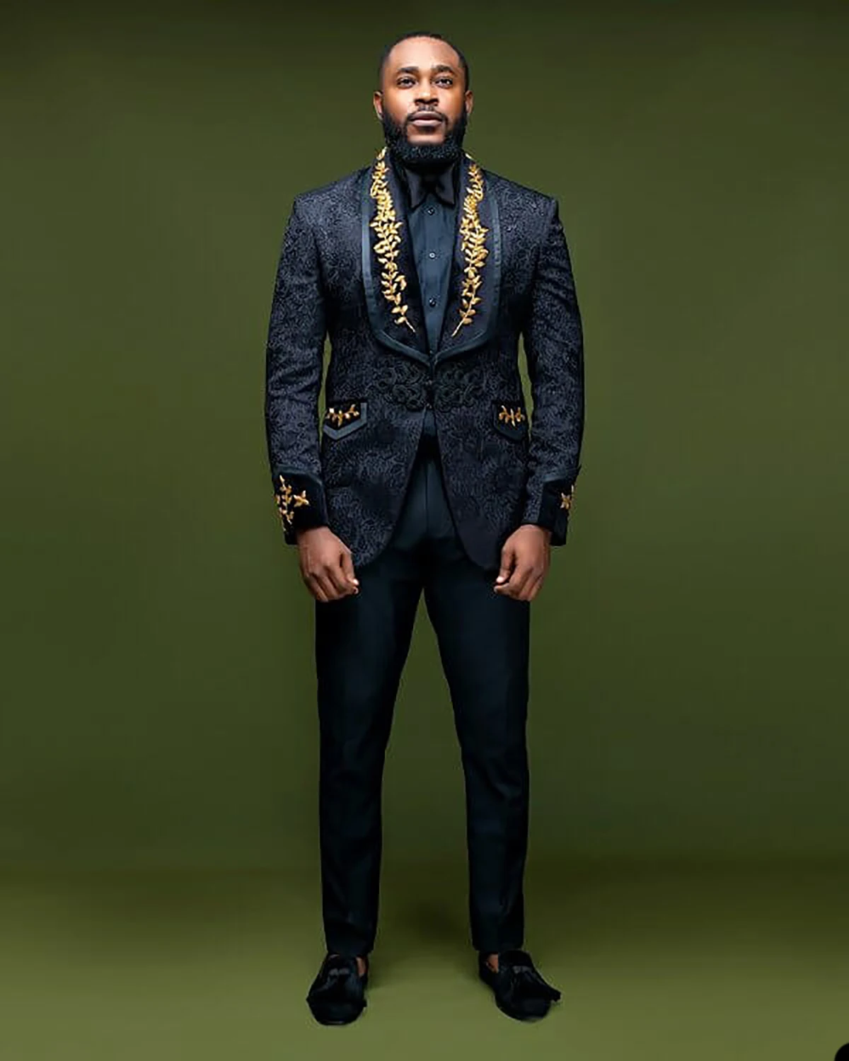 Black Jacquard Men Suit Tailor-Made 2 Pieces Blazer Pants One Button Gold Appliques Wedding Groom Business Causal Prom Tailored