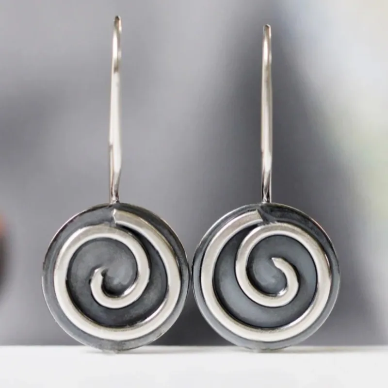 Vintage Originalität Silber Farbe Metall Geometrie Runde Carving Spirale Baumeln Ohrringe für Frauen Schmuck