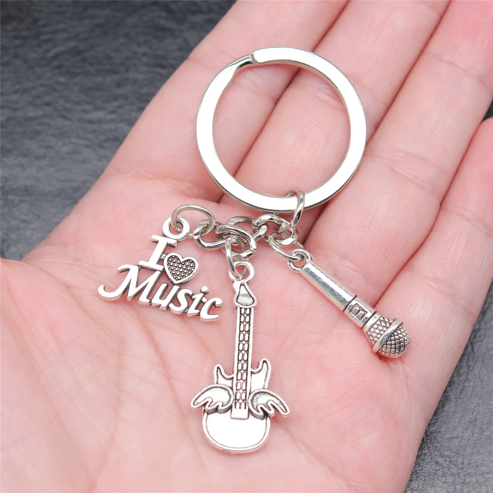 

Popular Jewelry Alloy Pendant Keychain Creative and Personalized DIY Keychain Sports Music Microphone, I Love Music Gifts