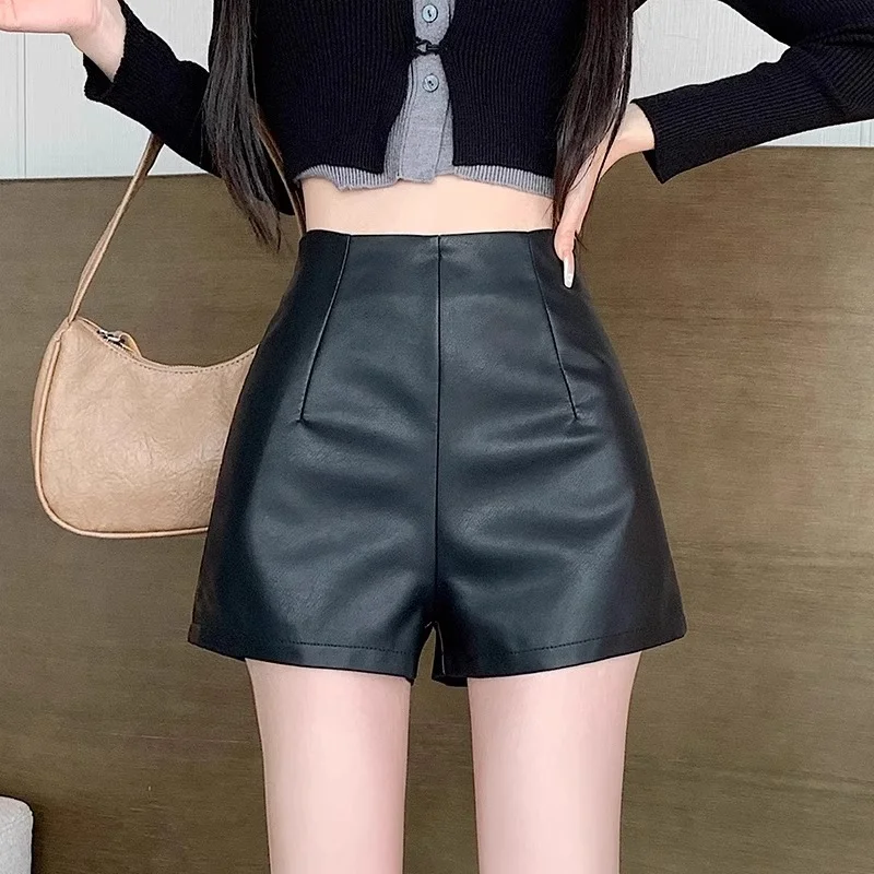 PU leather solid low rise short pant
