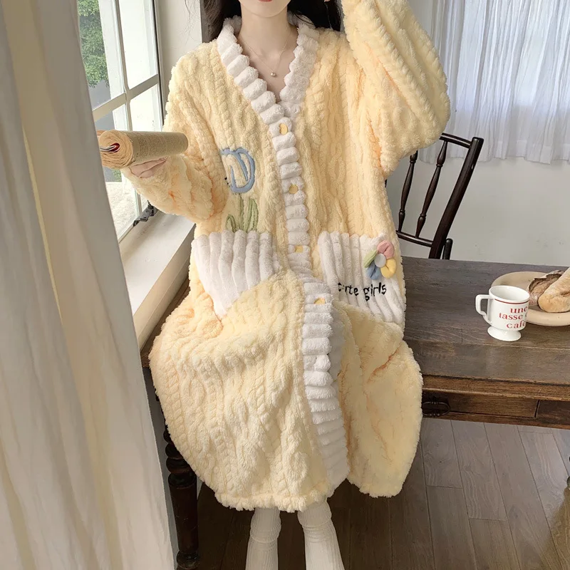 Autumn Winter Long Warm Bath Robes for Women Cute Thick Coral Velvet Homewear Long Nightgowns Hooded Sleepwear Ladies Loungwear