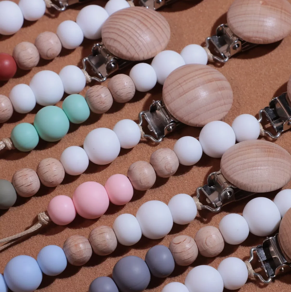 Colorful Beads Baby Pacifier Clips with Wooden Clasp