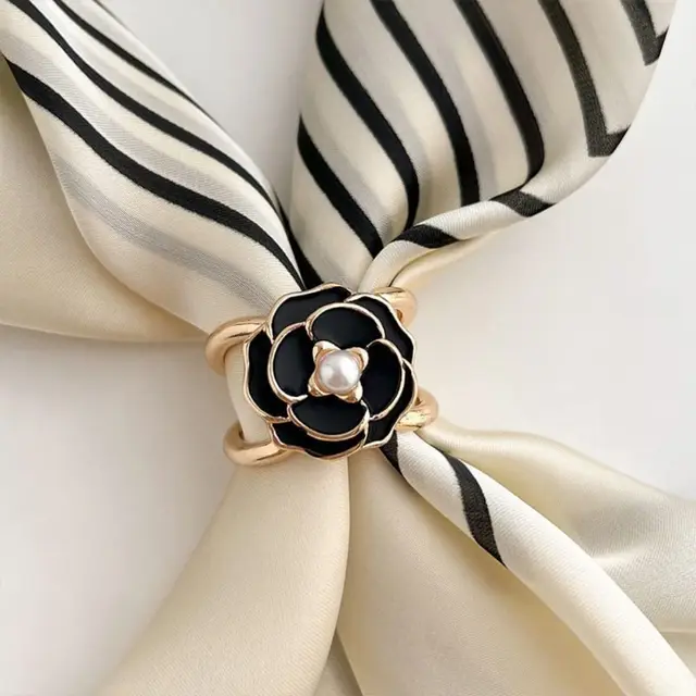  Camellia Scarf Buckle, Women Elegant Pearl Floral Scarf Ring  Clip, Pearl Channel Style Silk Scarves Buckle Ring, French Retro Camellia  Flower Scarf Ring for Silk Scarves, Windbreaker Coat (Color : 1 