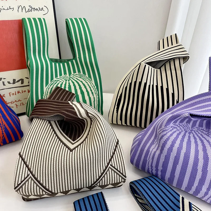 

The New Korean Version of All The Small Design Vertical Pattern Knitting Hand Braided Large Capacity Single Shoulder Tote Bag