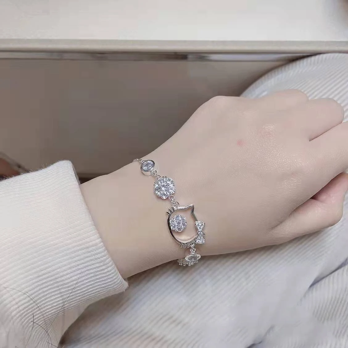 

Sanrio Bracelet Charms Hello Kitty Jewelry Open Adjustable Sparkling Diamond Silver Inlaid Zircon Ornaments Student Girl Gift