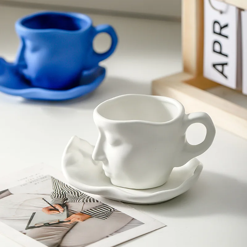 Ceramic Coffee Cup Set 1pc 100ml Ceramic Mug with Saucer Metal Touching Face Creative Kiss Espresso Cup Christmas Gift Birthday Wedding Gift