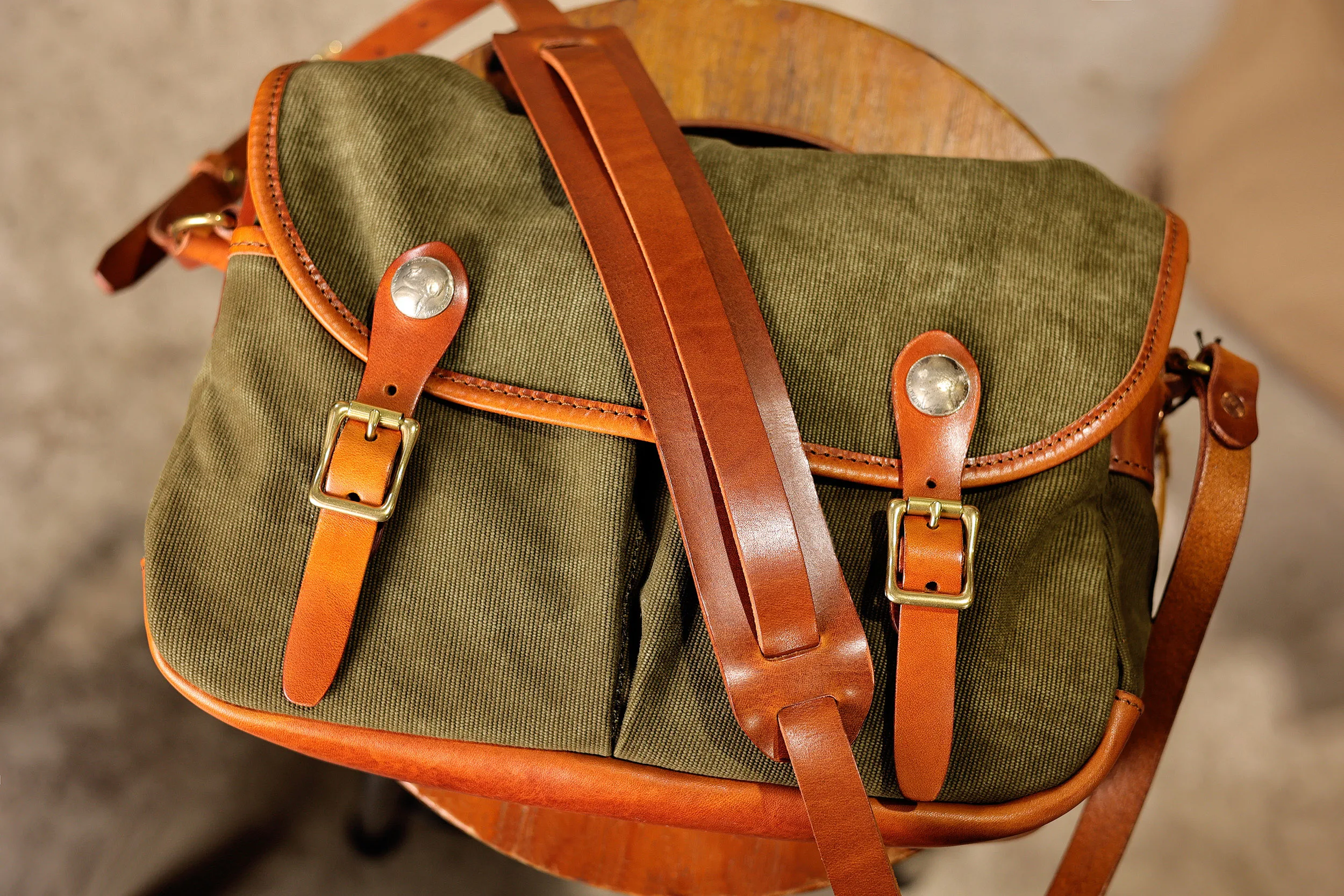 PNDME Vintage handgemachte hochwertige Leinwand erste Schicht Leder Herren Umhängetasche Outdoor-Reisen Luxus Tabletten Umhängetasche – Detail 21