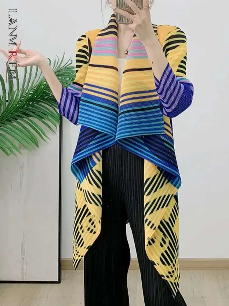 LANMREM Fashion Pleated Trench Coat 2025 Spring New Women's Plaid Print Color Block Striped Open Stitch Jacket 2DA8406