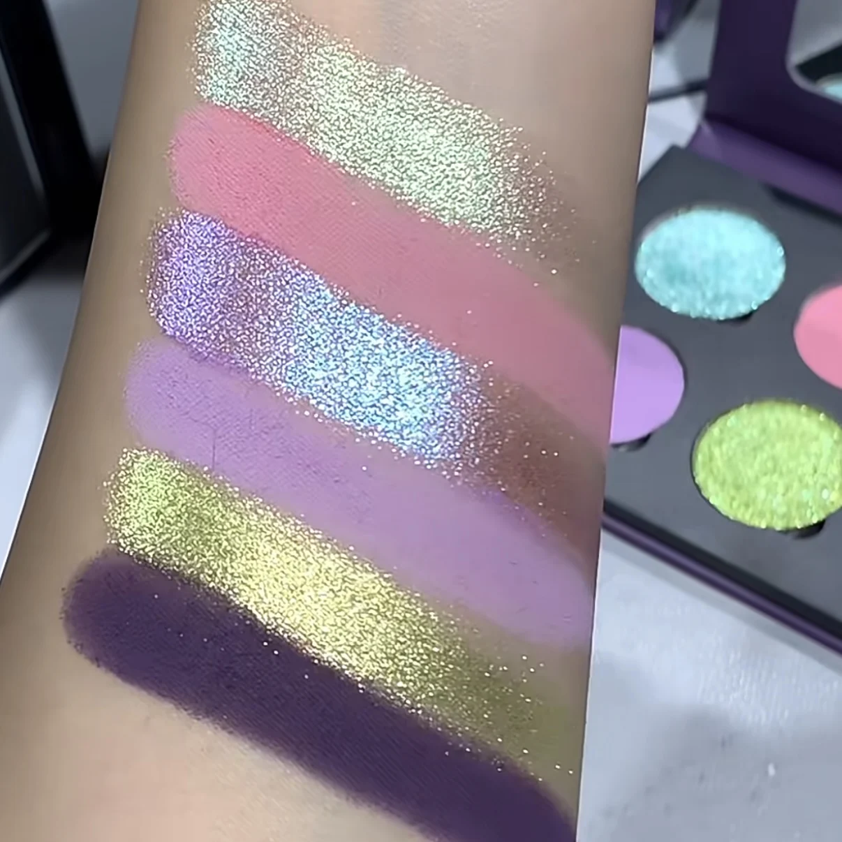 Description Picture 5 of itemCHOIZ BEAUTY 6 Color Eyeshadow Green Chameleon Butterfly Matte Platte Shimmer Shining Eye Shadow Black Halloween Gothic