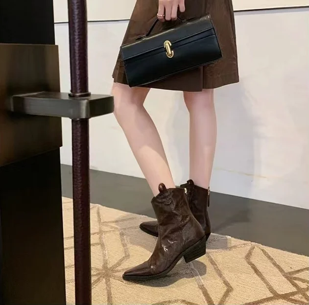 2024 Herbst und Winter neue spitze V-Ausschnitt Western Cowboy dicken Absatz Martin Damen kurze Stiefel, schmale Stiefel_voghion.com