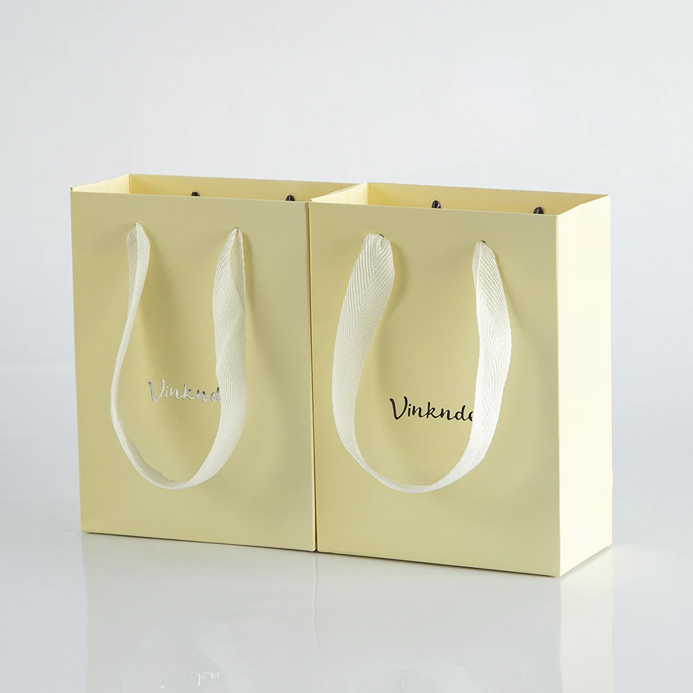 100 Custom Logo Kraft Paper White Black Beige Gift Packaging Tote Bags Cardboard Clothes Present Favors Party Holiday Portable