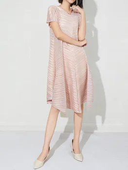 Miyake Folds 2025 Summer New French V-neck Dress Loose Ladies Casual Shopping Dress 1