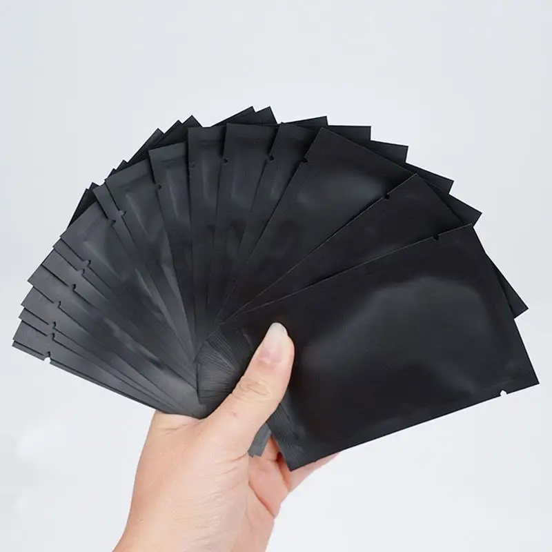 50 쌍 검은 색 얇은 콜라겐 하이드로 겔 아이 패치 속눈썹 격리 UV 보호 보습 및 통기성 속눈썹 관리