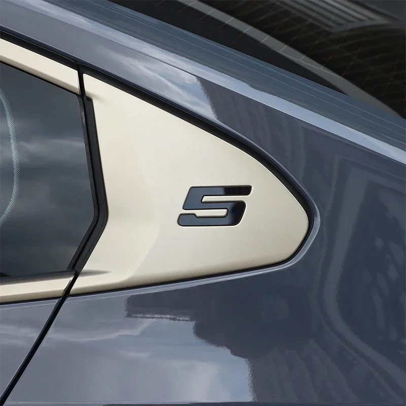 

For BMW 5 Series I5 G60 2024 Acrylic Blackened Car Back Triangular Digits 5 Trim Sticker Car Accessories