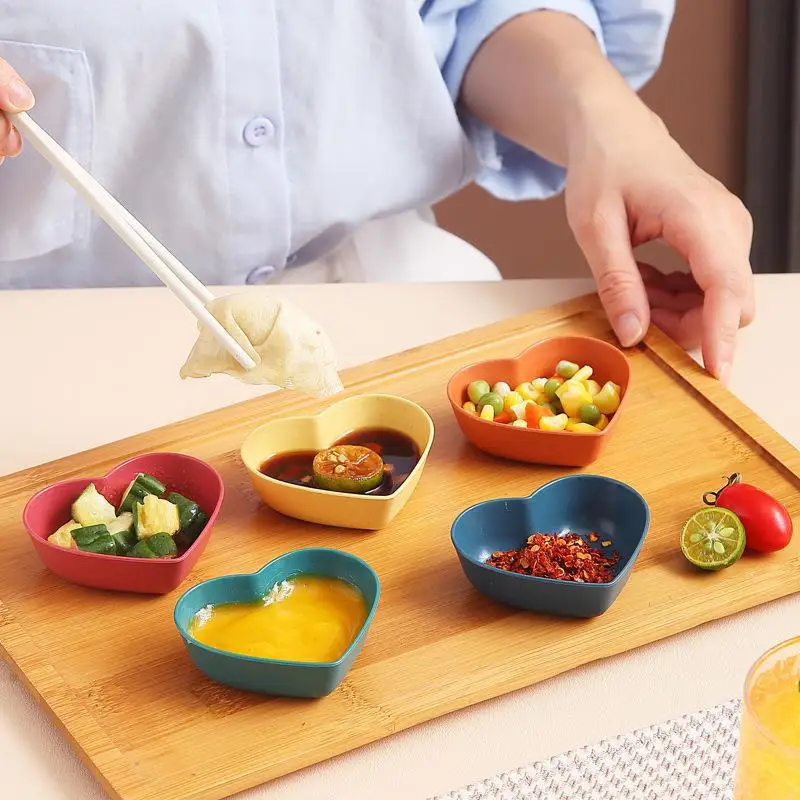 Heart Shape Wheat Straw Seasoning Dish Household Kitchen Creative Plastic Salted Cabbage Dish Dipped Snack Dishes Dining Dish