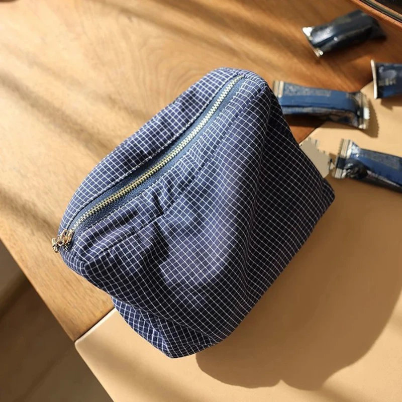 Handheld Large-capacity Cosmetic Bags Men Women Universal Portable Wash Bag Travel Organizer Bag Clothing Storage Liner Bag