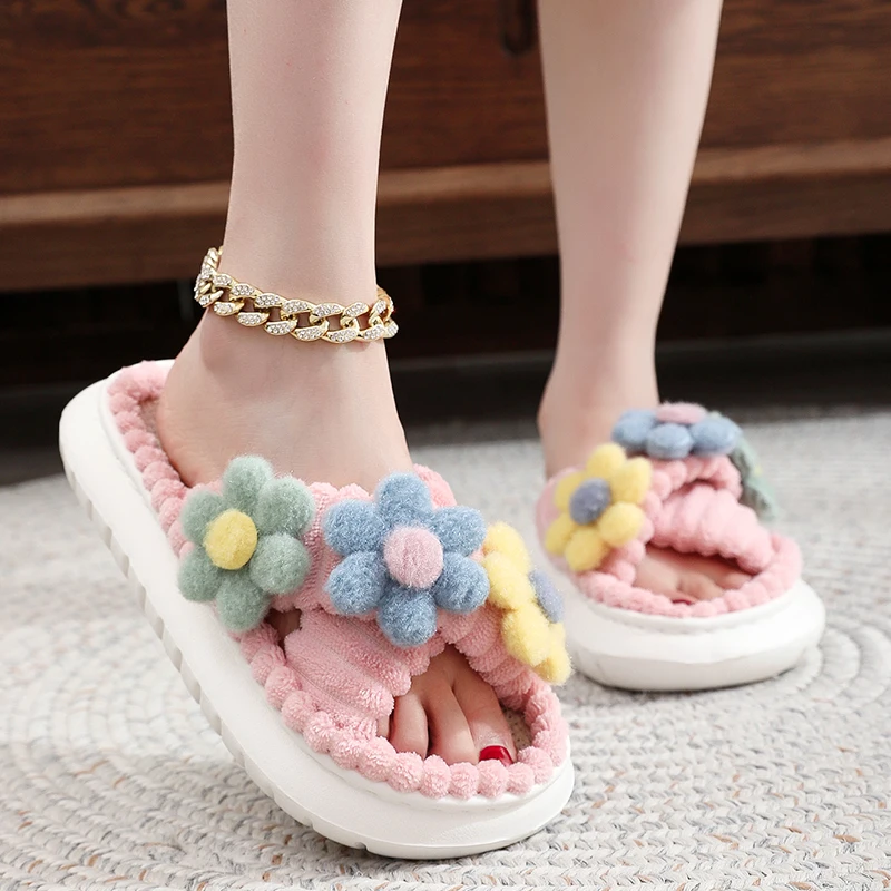 Women's Fashion Floral Linen Slippers Breathable and Lightweight Indoor Shoes with Cross Strap Design Suitable for All Seasons