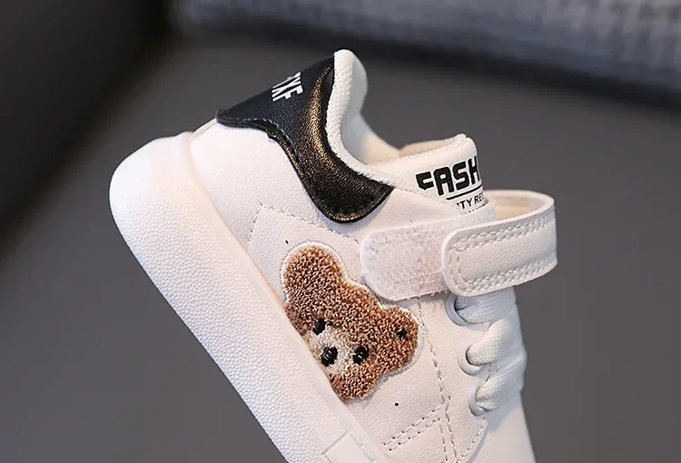 أحذية رياضية للأطفال الرضع مضادة للانزلاق أحذية كاجوال للأطفال أحذية رياضية بيضاء للفتيات والأولاد أحذية مشي بنعل ناعم أحذية أطفال صغار للفصول الأربعة