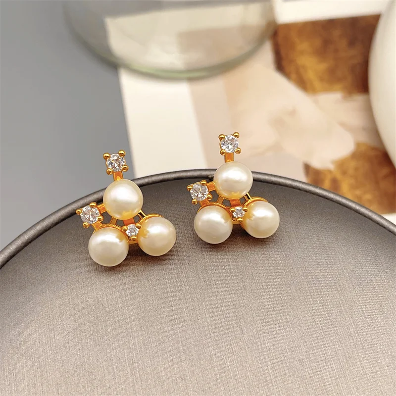 

European And American Retro Flower Heart Fresh Water Pearl Inlaid Zircon Ear Stud Earrings For Women Delicate Luxury Earrings
