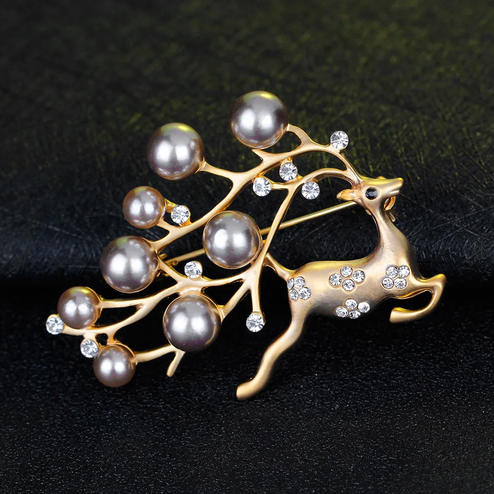 Cute Deer Anime Pins For Women Clothing Wholesale High Quality Christmas Pearl Gold Silver Rhinestone Decor Badge Western Pin