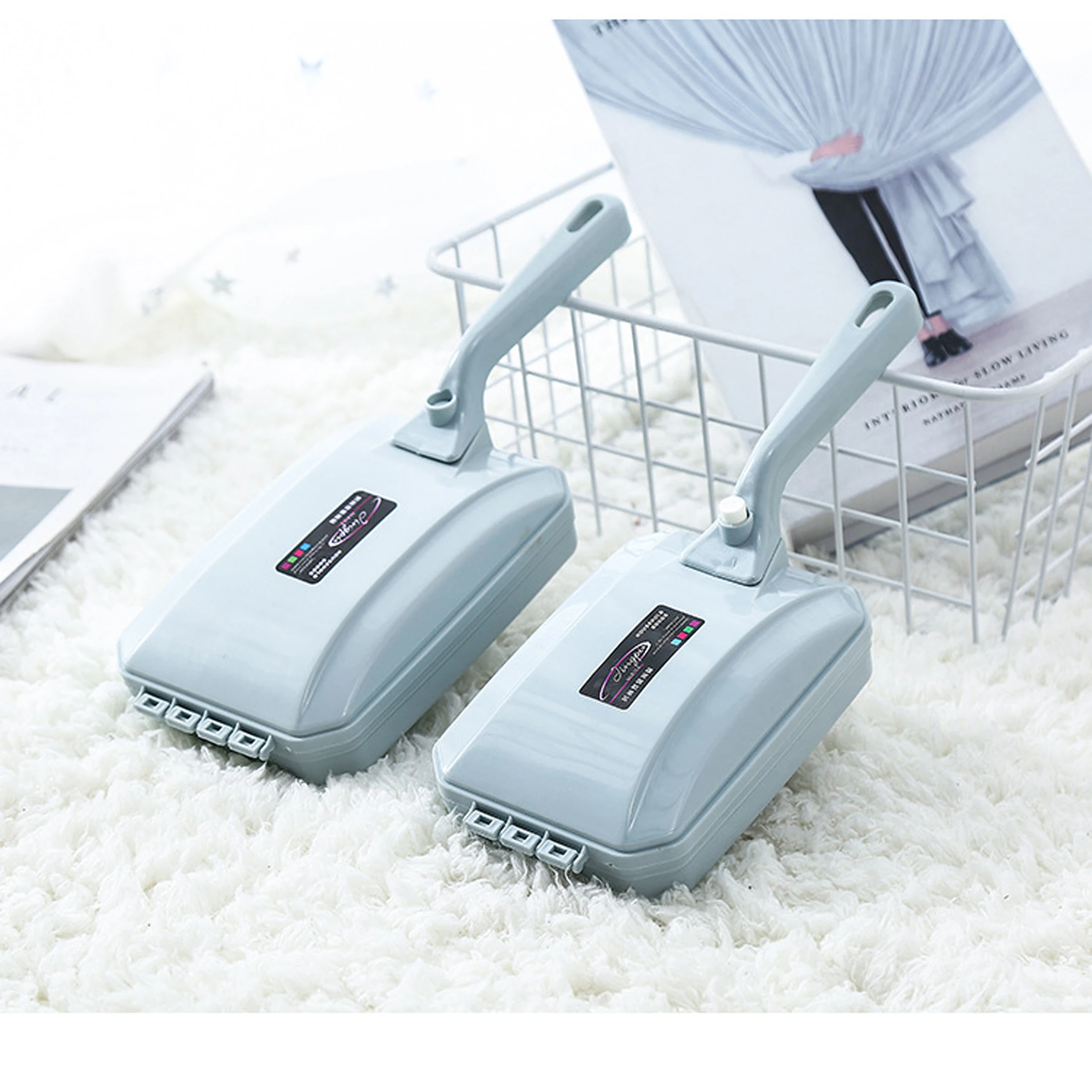 Handheld roller type dust removal and hair removal cleaning brush 1PC for sweeping beds carpets hair and dandruff dust remova