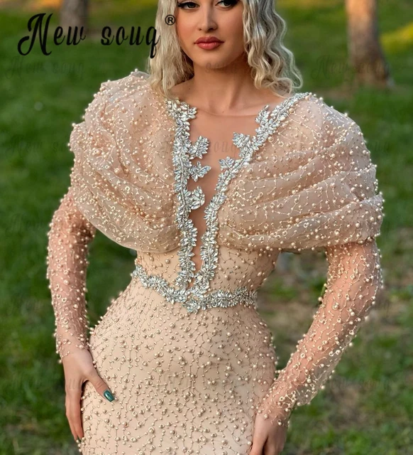 小花柄の様なデザインのゴージャスなイブニングドレス♩.•