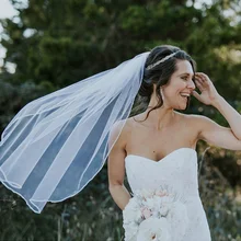 

Bride Veil Elegant Wedding Veil with Crystal Edge Veil for Bride 1 Layer White Fingertip Length Veil with Comb Bridal Veil