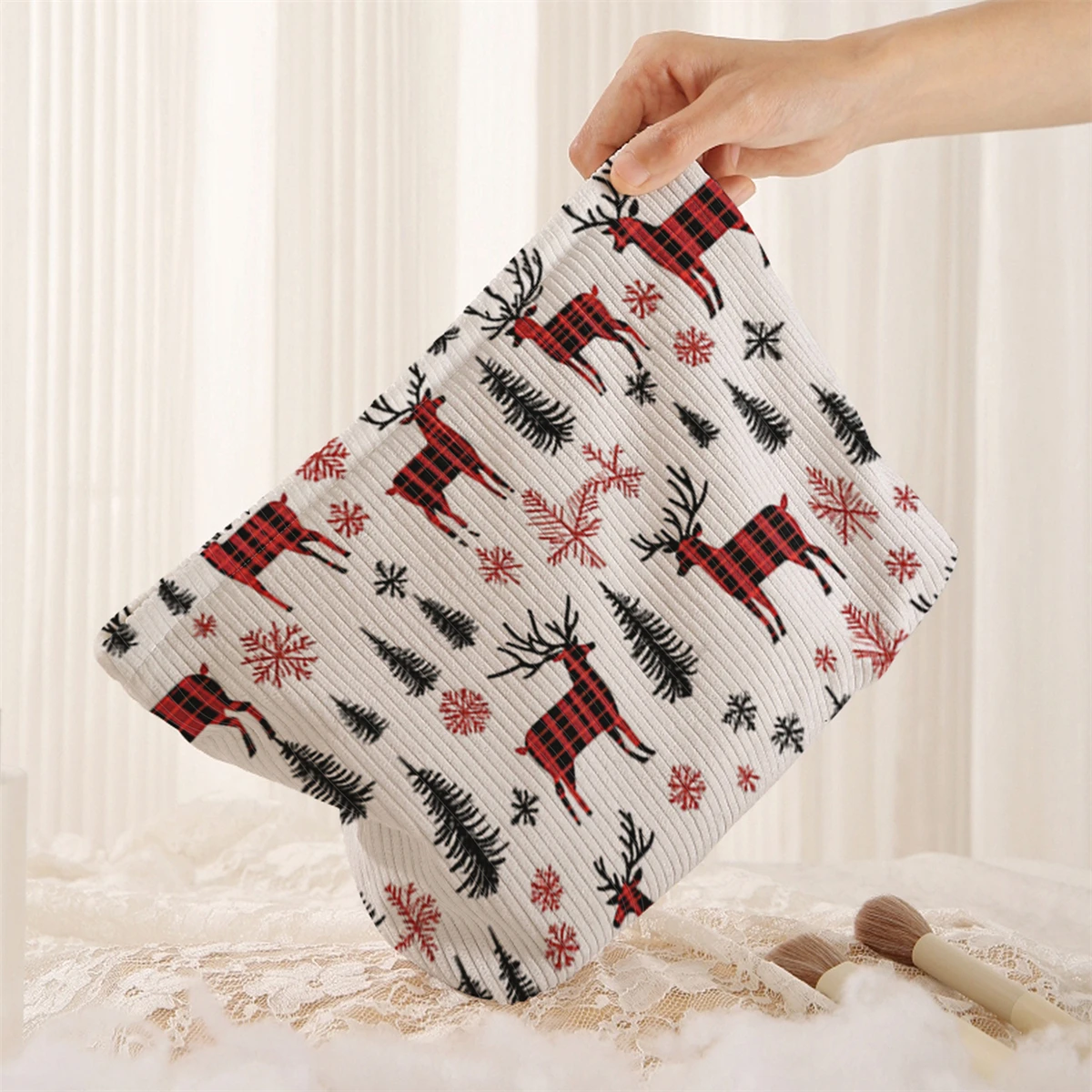 1 Christmas themed corduroy makeup bag, lightweight zipper makeup storage box, multifunctional bag with lining