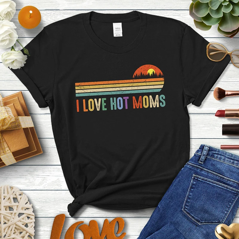 

I Love Hot Moms Vintage Oversized T Shirt Streetwear Women Top Grunge Accessories Tshirts Harajuku Size Tops Mothers Gift