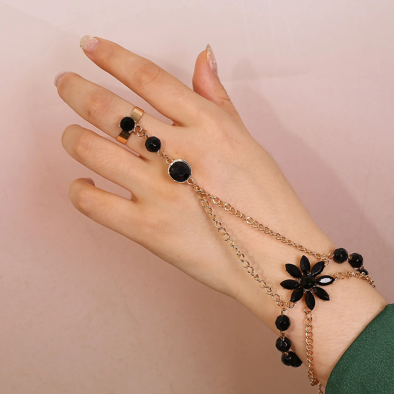 

Fashionable and leisure retro female plant design hand chain Ladies wedding business bracelet Female student bracelets