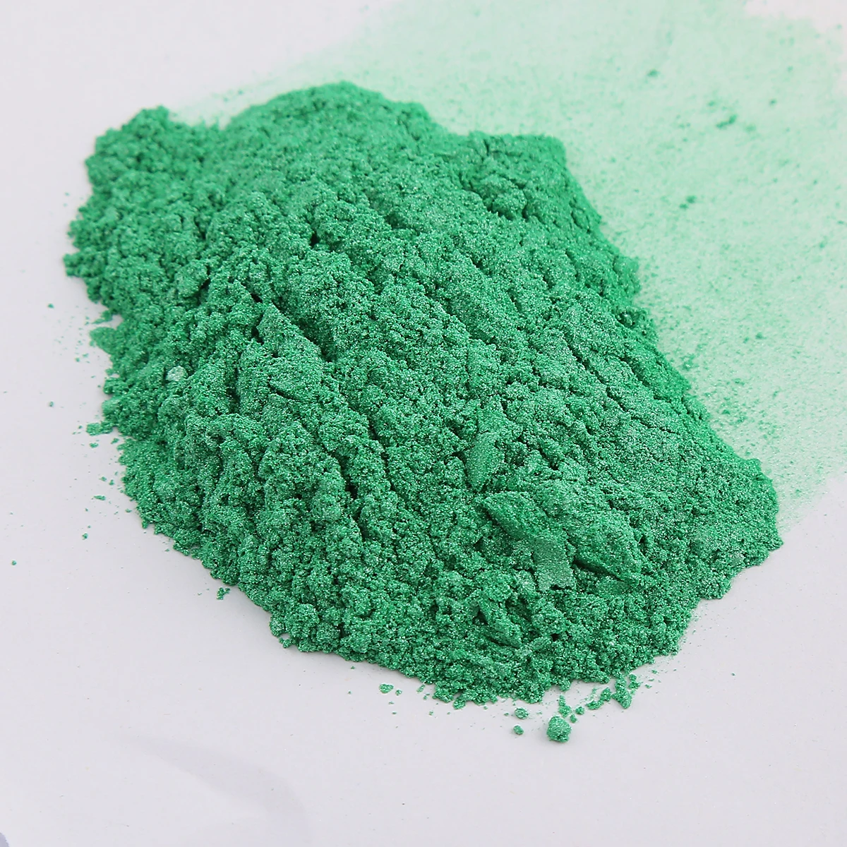 Natural Sparkly Pearl Mica Powder in Apple Green - 20g for Soap, Candle, and DIY Crafts