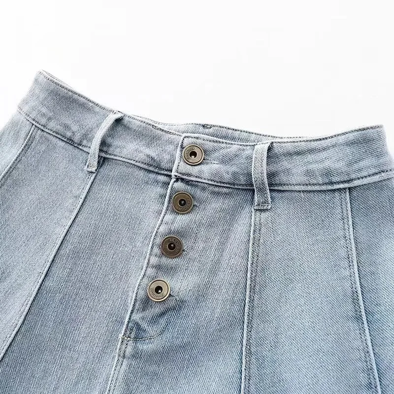 Рисунок 6 - Женская джинсовая юбка на пуговицах