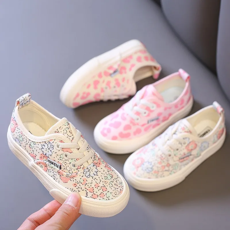 Girls' floral canvas shoes 2024 spring new baby soft soles non-slip shoes children's low-top casual shoes for kids 1