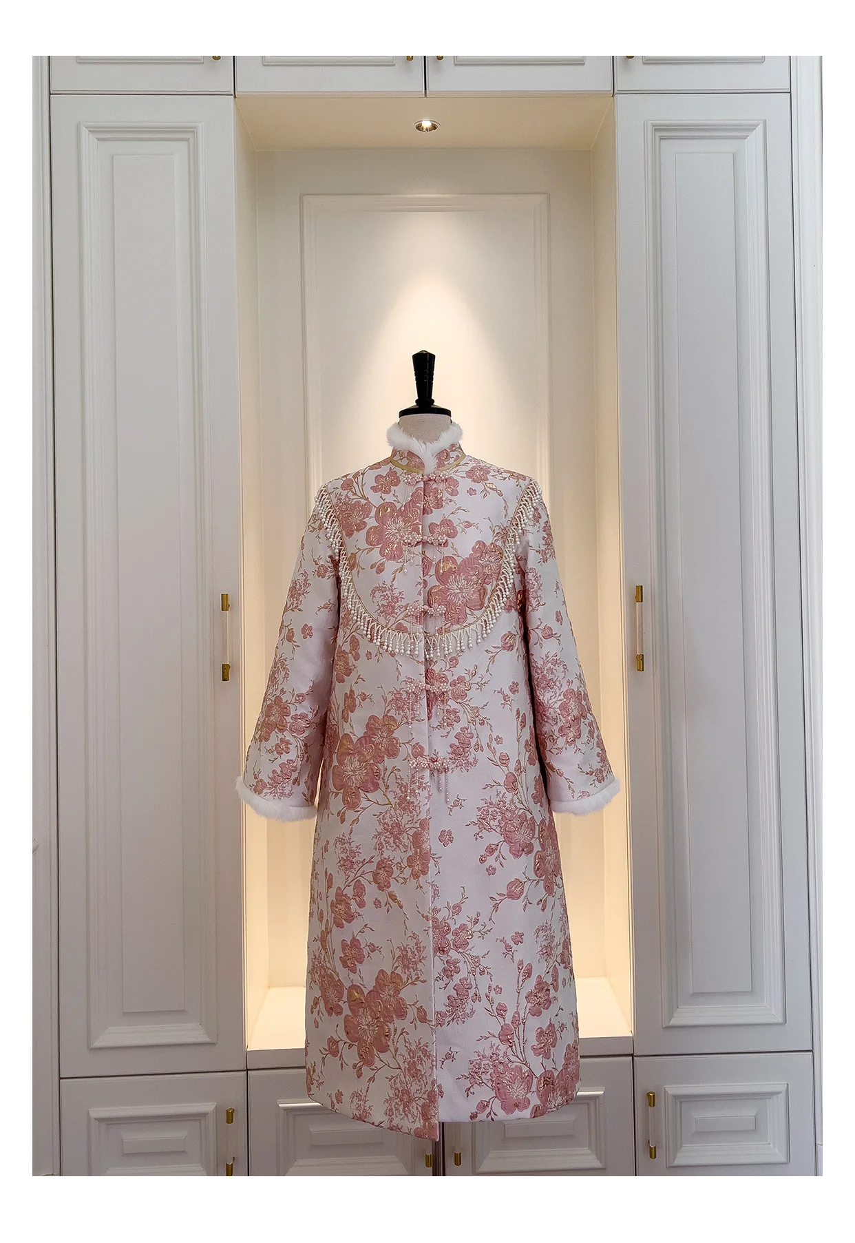 Chinese Style Autumn Winter Fashion Women's High Quality Perals Tassel Jacquard Overcoat F120