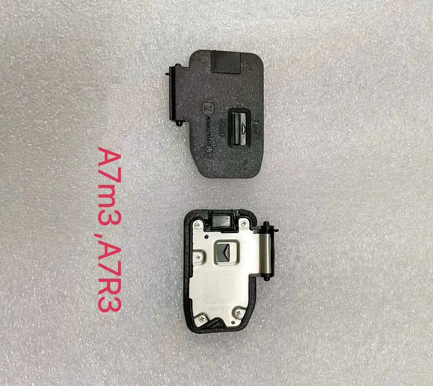 A7R3, A9, A7M3, A7RM3 및 ILCE-9와 호환되는 새로운 배터리 컴파트먼트 커버