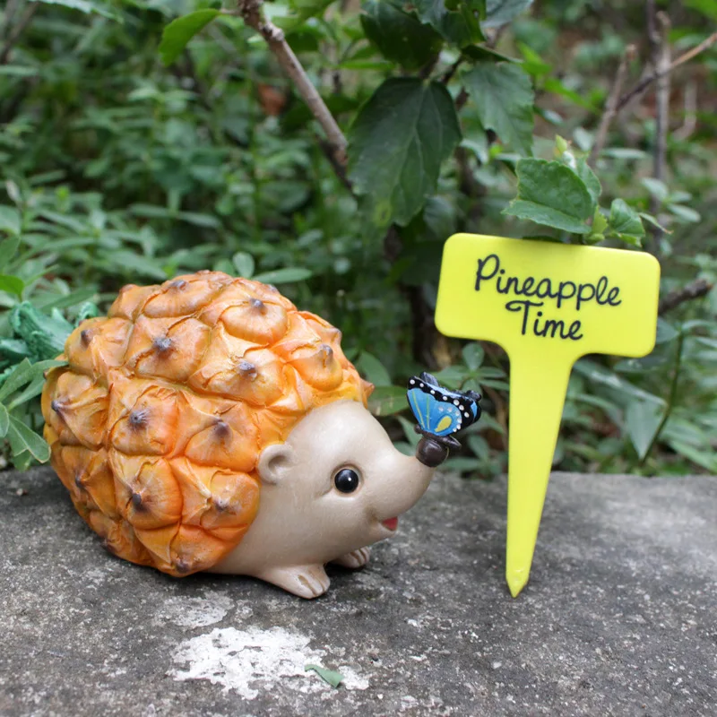 

Creative and lovely simulation of fruit pineapple resin crafts hedgehog ornaments restaurant wine cabinet decorations