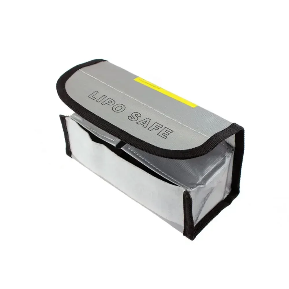 Détail de l'étiquette ignifuge et antidéflagrante sur le sac de sécurité pour batterie Lipo 185x75x60mm.