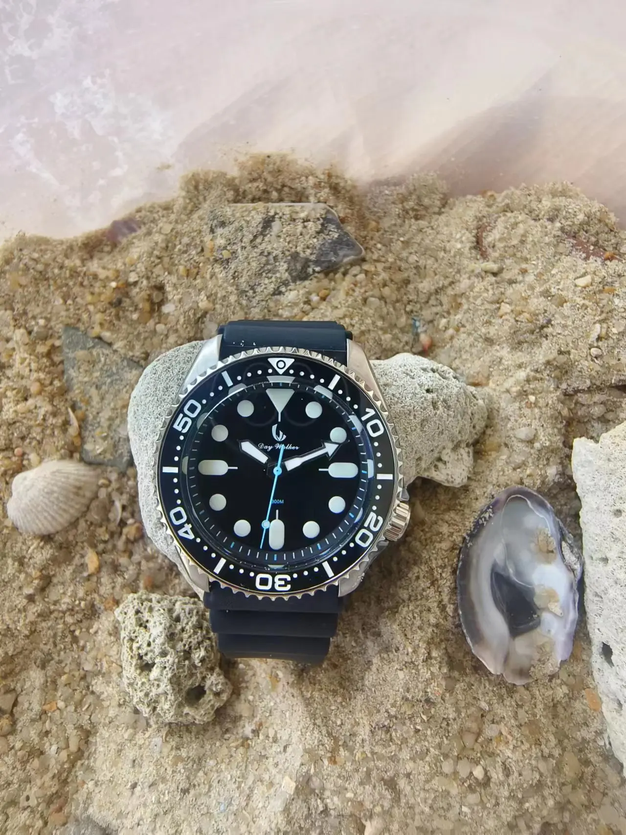 300M Diver's Watch With Helium Release Valve And Super BGW9 Luminous Stainless Steel Case Ceramic Bezel Sapphire Crystal