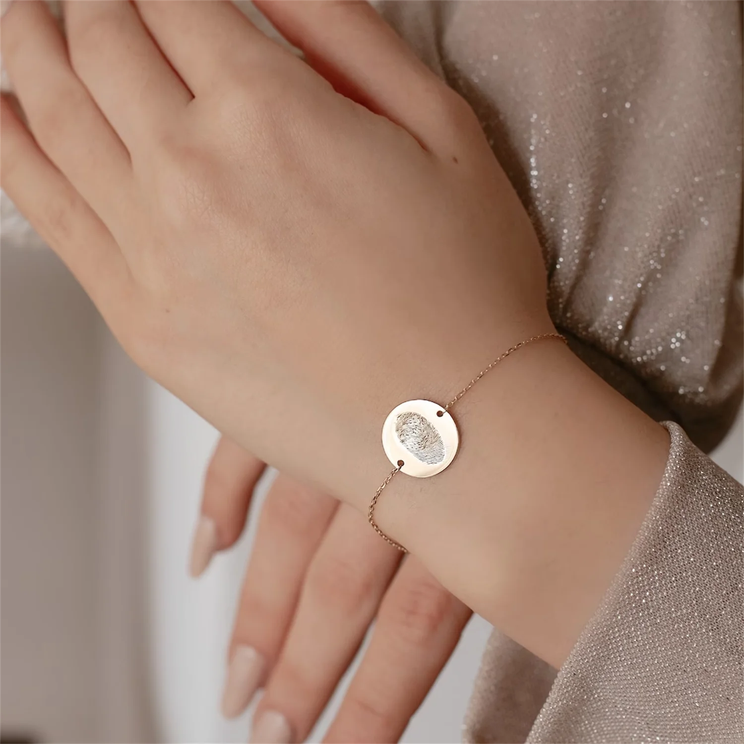 

Customized Stainless Steel Fingerprint Bracelet for Couples Personalized Engraving Round Christmas Women's Jewelry Gift for Her