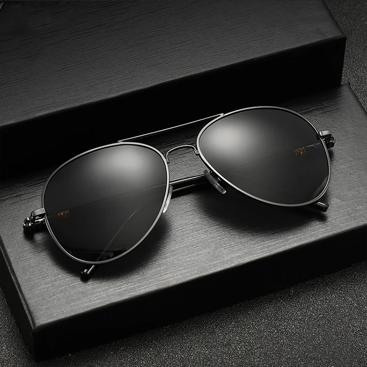 

2022 Classic Retro Protection Change Color Sunglasses Polarized Anti Glare Day Night Vision Glasses For Car Driving