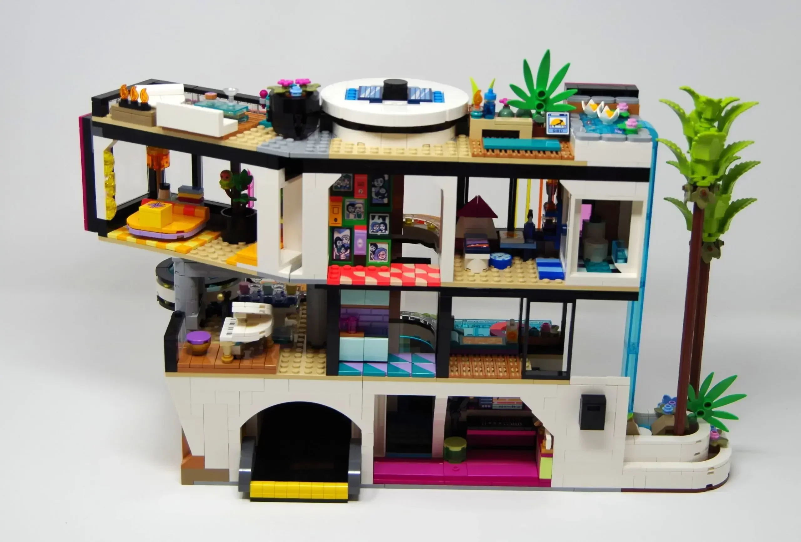 Andrea Modern Luxury Building Block Set City Creative House Villa Toy Gift for Girls' Birthday 42639
