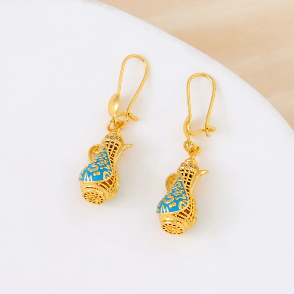 Dubai-inspirierte Ohrhänger, 21 Karat vergoldet, Emaille-Teekannen-Design, arabische muslimische Damen Vintage-Partyschmuck – Detail 7