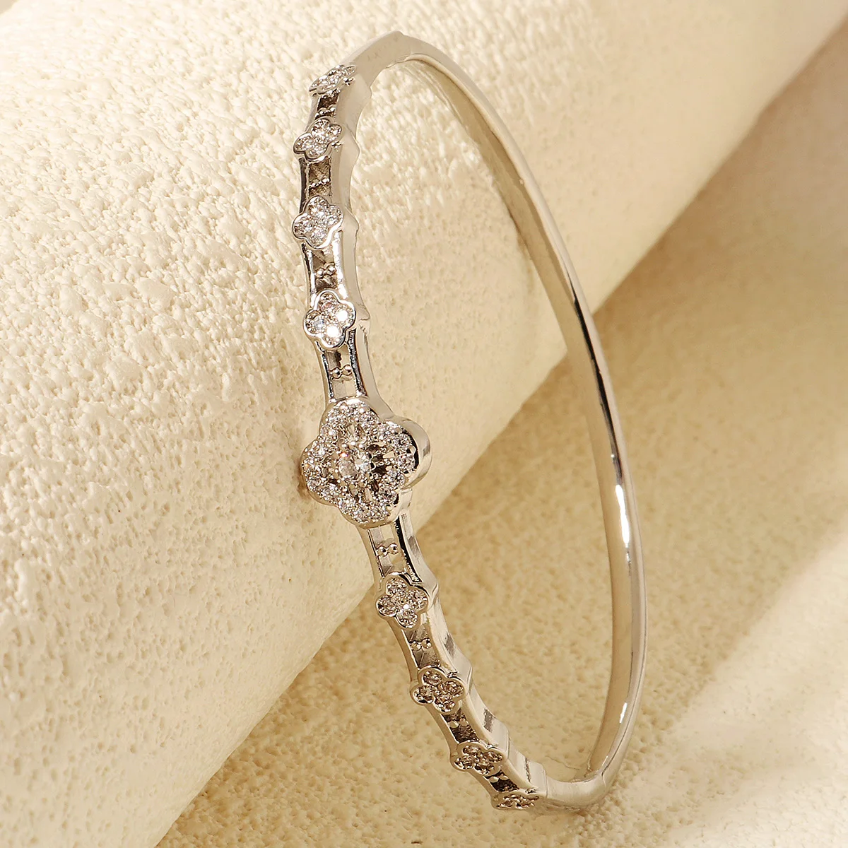 سوار نحاسي أنيق على الطراز الأوروبي مع زركونيا من...